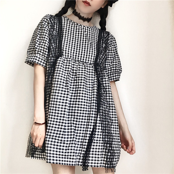 Ежедневна дамска рокля каре с дантела в свободен стил в черен цвят