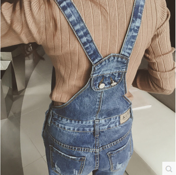 Дамски дънков гащеризон с разкъсани мотиви