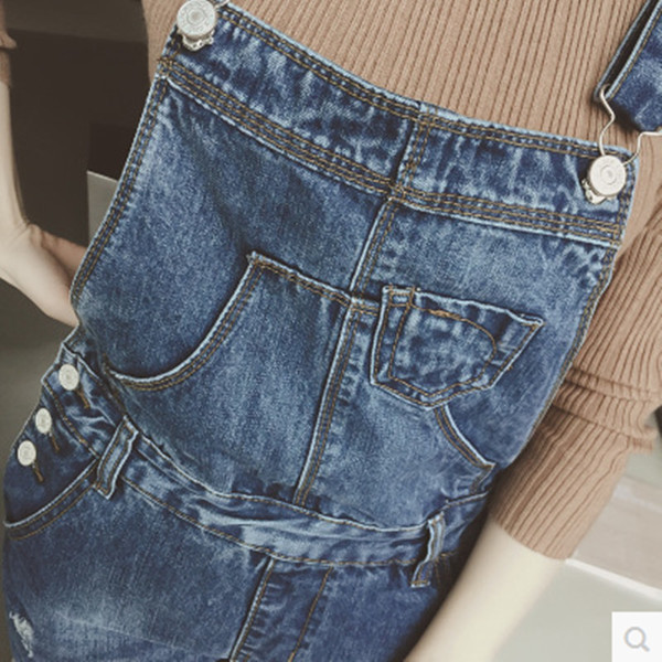 Дамски дънков гащеризон с разкъсани мотиви