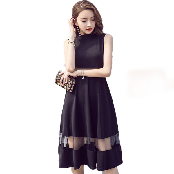 Елегантна дамска рокля разкроена в черен цвят