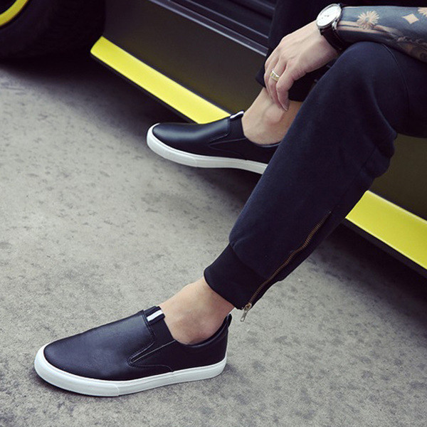 Стилни мъжки мокасини от еко кожа,подходящи за ежедневие в черен и бял цвят