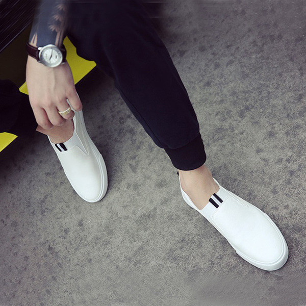 Стилни мъжки мокасини от еко кожа,подходящи за ежедневие в черен и бял цвят