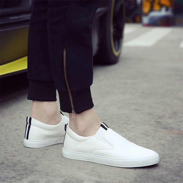 Стилни мъжки мокасини от еко кожа,подходящи за ежедневие в черен и бял цвят