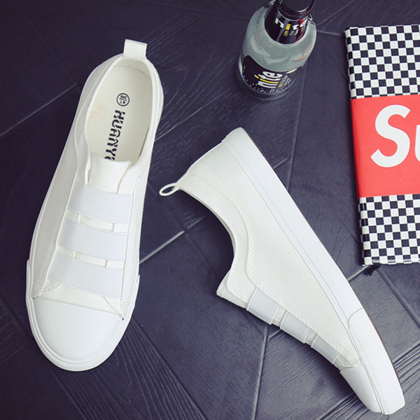 Модерни мъжки мокасини с ластик иравна подметка,подходящи за ежедневие в бял и черен цвят,два модела