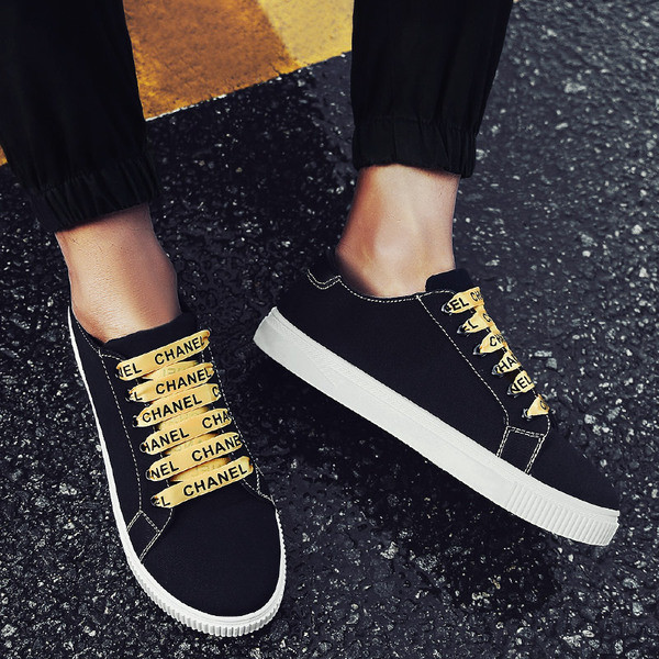 Мъжки спортно-ежедневни кецове с равна подметка и интересни цветни връзки с надпис,два модела 