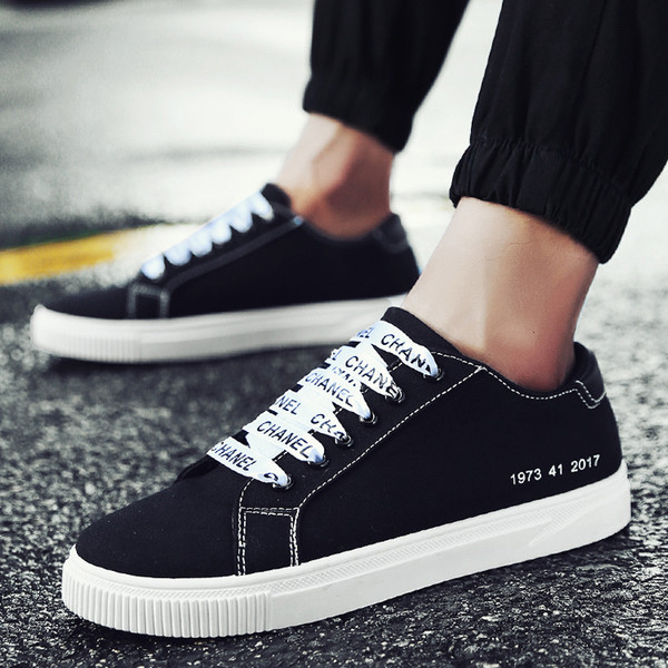 Мъжки спортно-ежедневни кецове с равна подметка и интересни цветни връзки с надпис,два модела 