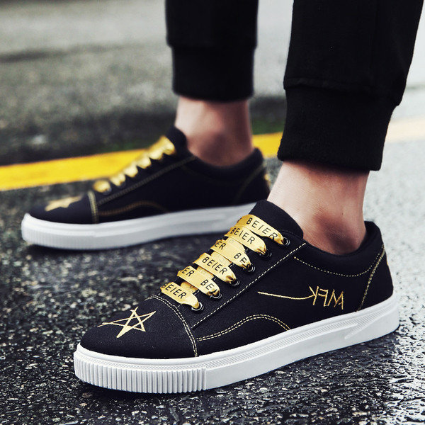 Мъжки спортно-ежедневни кецове с равна подметка и интересни цветни връзки с надпис,два модела 