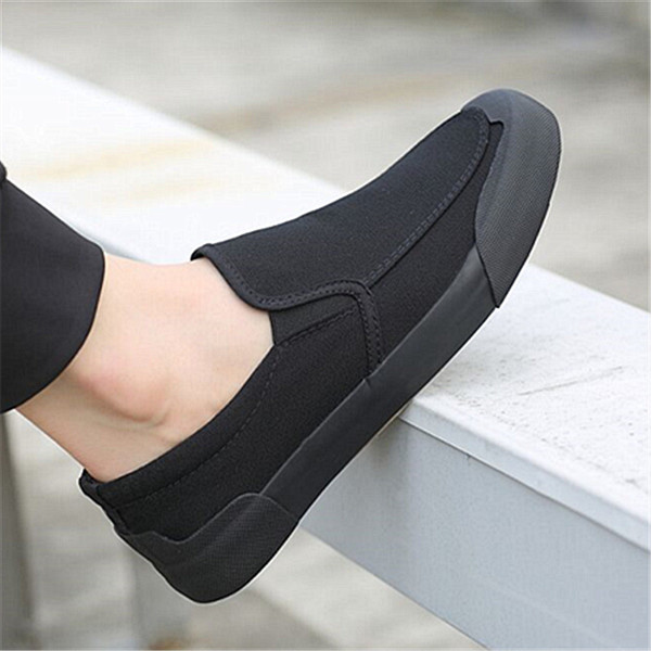 Mai multe modele de mocasini casual pentru bărbați în multe culori diferite