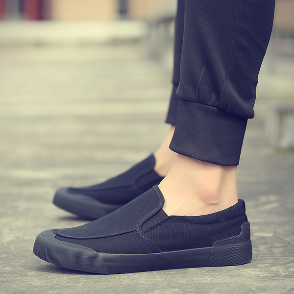 Mai multe modele de mocasini casual pentru bărbați în multe culori diferite