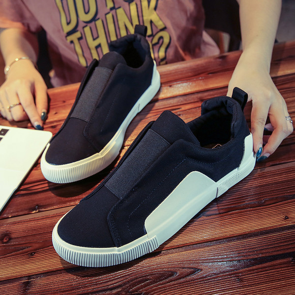 Спортни мъжки мокасини с ластик,подходящи за ежедневие в бял и черен цвят