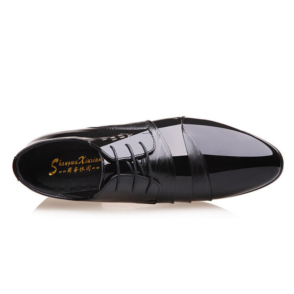 Офизиални мъжки обувки с метални елементи в черен цвят