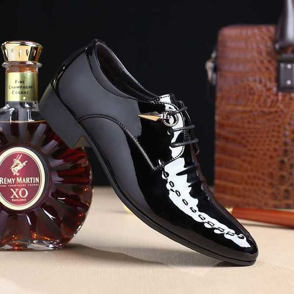 Официални мъжки обувки с декоративен вънчен шев, заострен модел с метална декорация