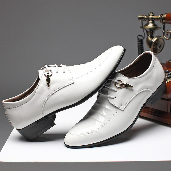 Официални мъжки обувки с декоративен вънчен шев, заострен модел с метална декорация