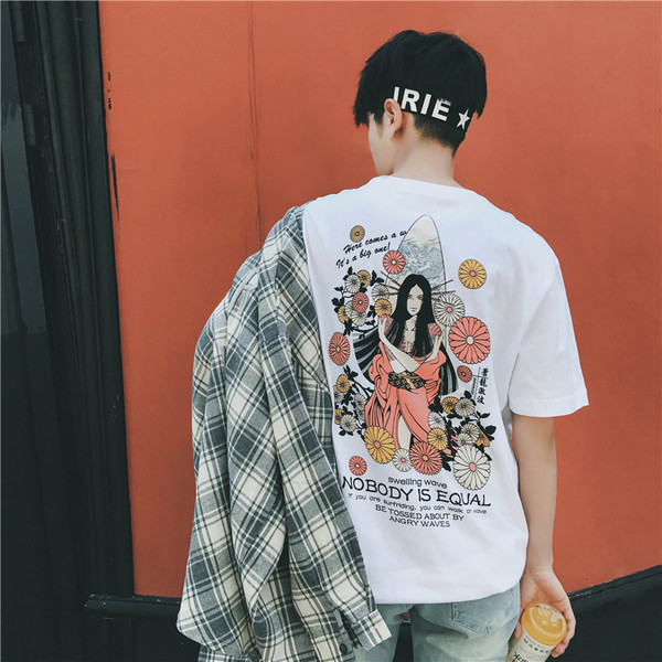 Модерна мъжка тениска с голям цветен принт на гърба