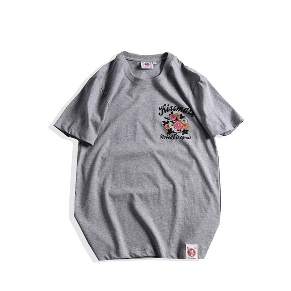 Модерна мъжка тениска с голям цветен принт на гърба