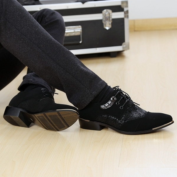 Официални мъжки обувки от плат с тънка подметка на нисък ток с метални елементи и връзки