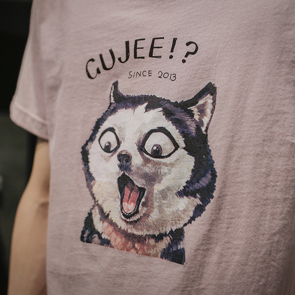 Мъжка тениска с апликация коте в свежи летни цветове, подходяща за ежедневие