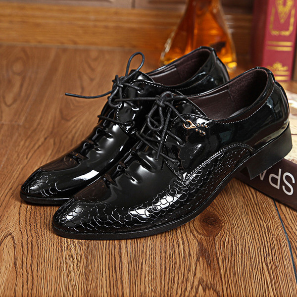 Мъжки обувки в черен цвят с различни декораци в няколко модела