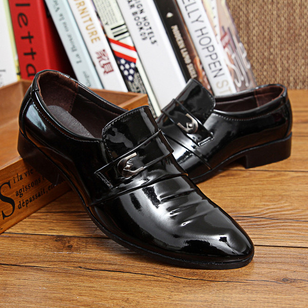 Мъжки обувки в черен цвят с различни декораци в няколко модела