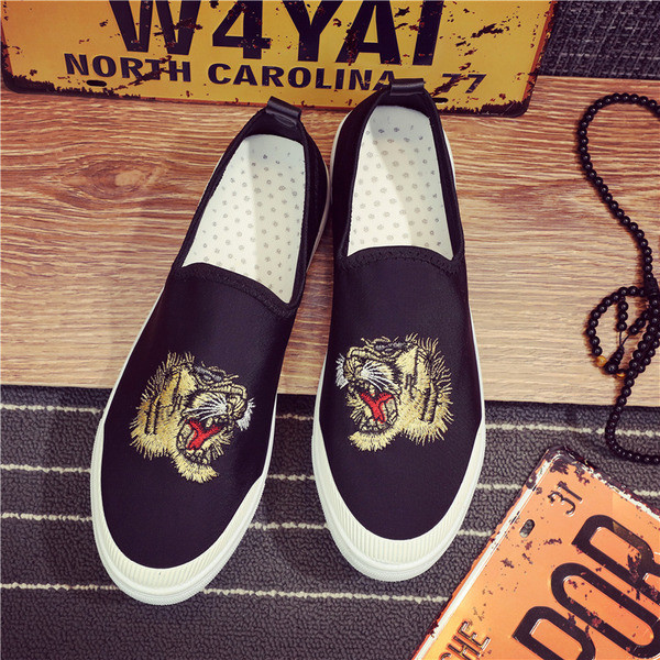 Спортно-ежедневни мъжки мокасини с апликация,два модела