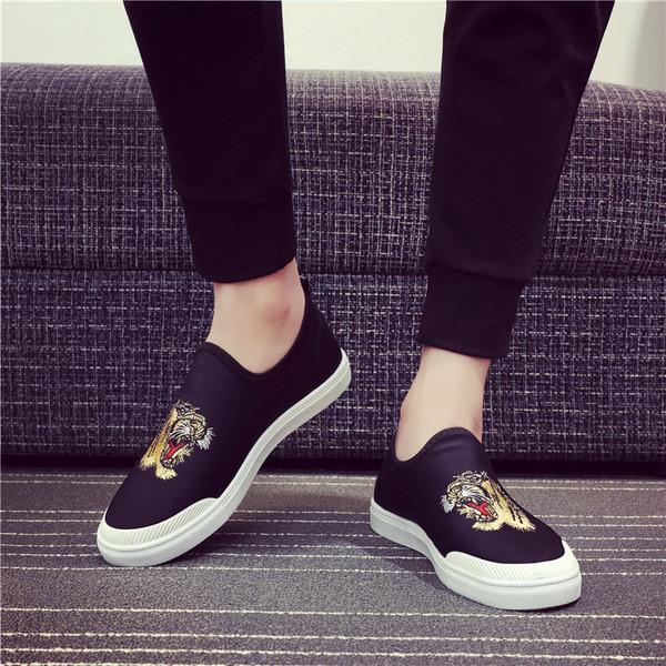 Спортно-ежедневни мъжки мокасини с апликация,два модела