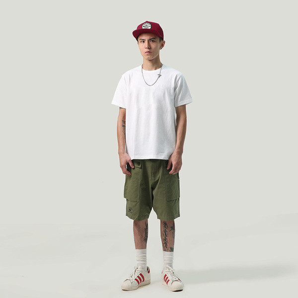 Мъжка изчистена тениска с О-образно деколте в различни свежи цветове