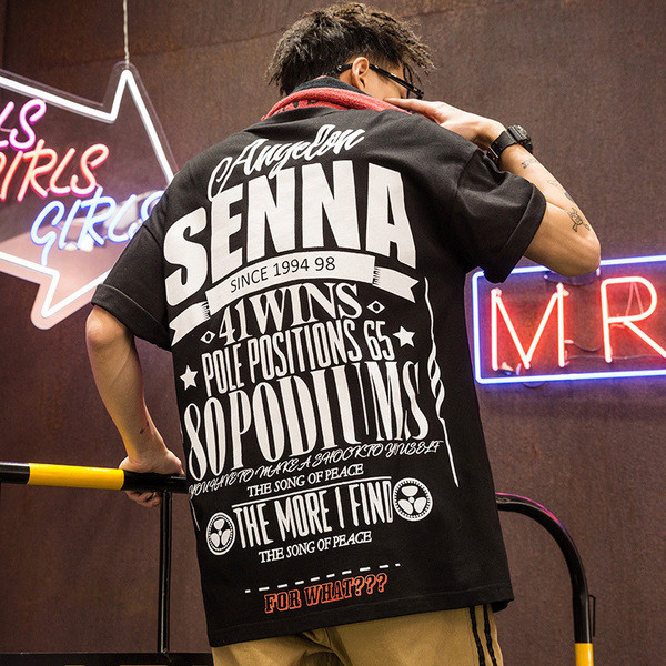 Мъжка тениска в бял и черен цвят с голям принт на гърба