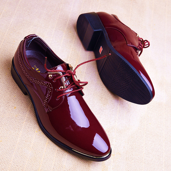 Модерни мъжки обувки заострен модел в два цвята