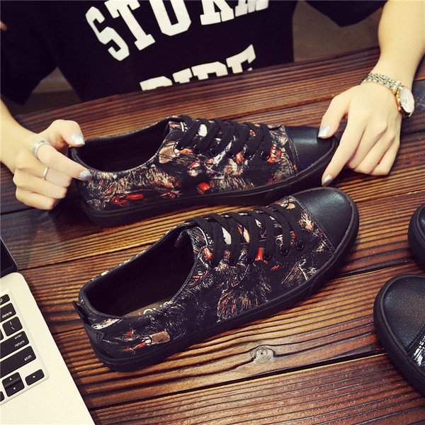 Модерни мъжки спортни кецове с връзки,подходящи за ежедневие с цветна апликаиця,два модела