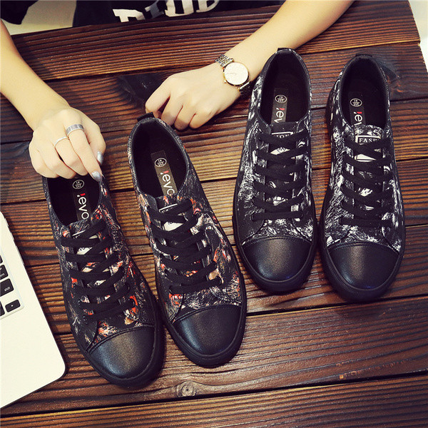 Модерни мъжки спортни кецове с връзки,подходящи за ежедневие с цветна апликаиця,два модела