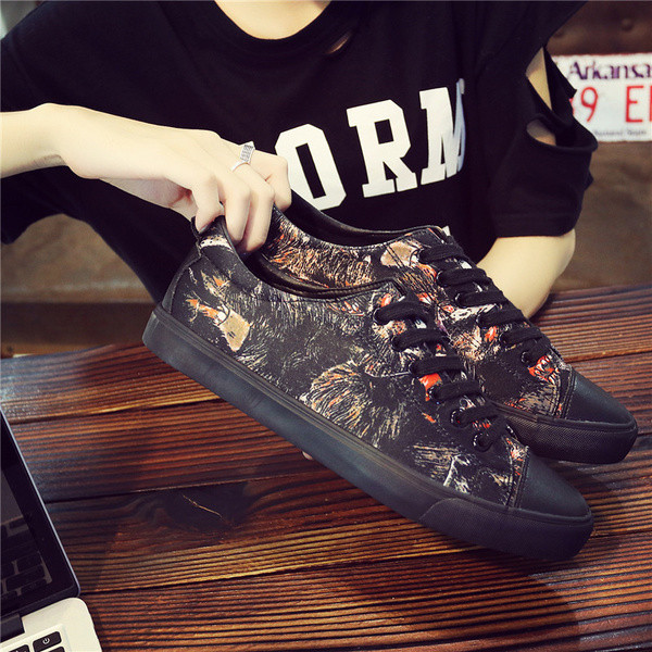 Модерни мъжки спортни кецове с връзки,подходящи за ежедневие с цветна апликаиця,два модела