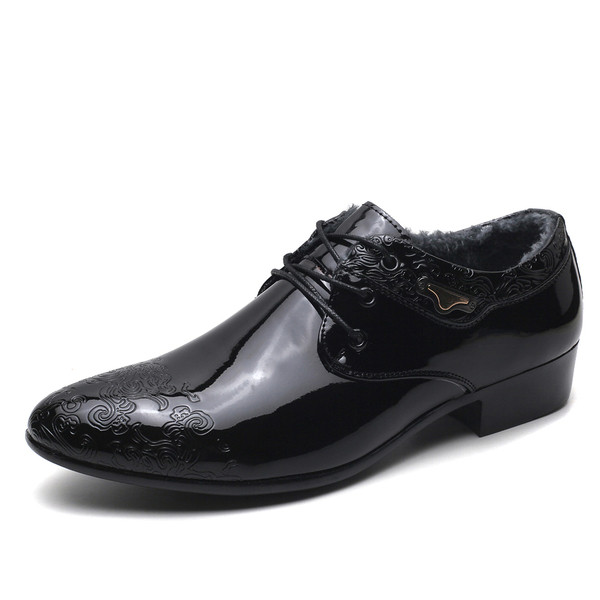 Мъжки официални обувки с вътрещен еко пух и с щампа