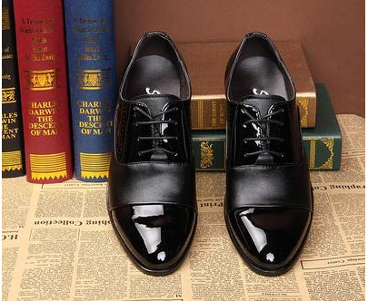 Елегантни мъжки обувки заострен модел с тънки връзки в два цвята