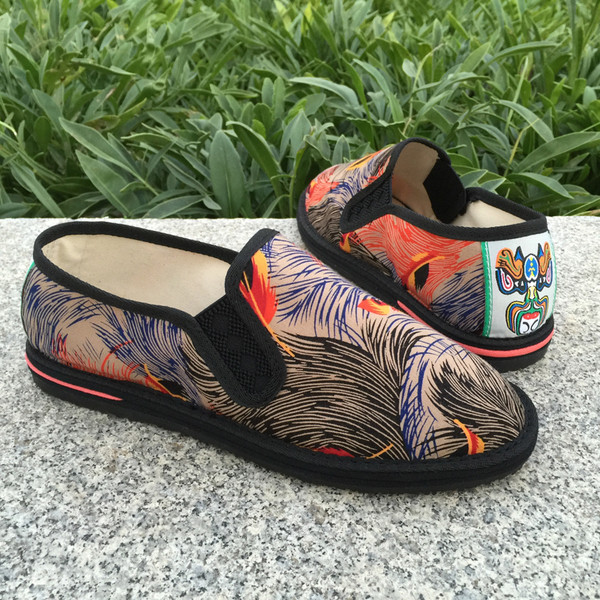 Спортно-ежедневни унисекс мокасини с равна подметка и с цветна бродерия в черен цвят,3 модела