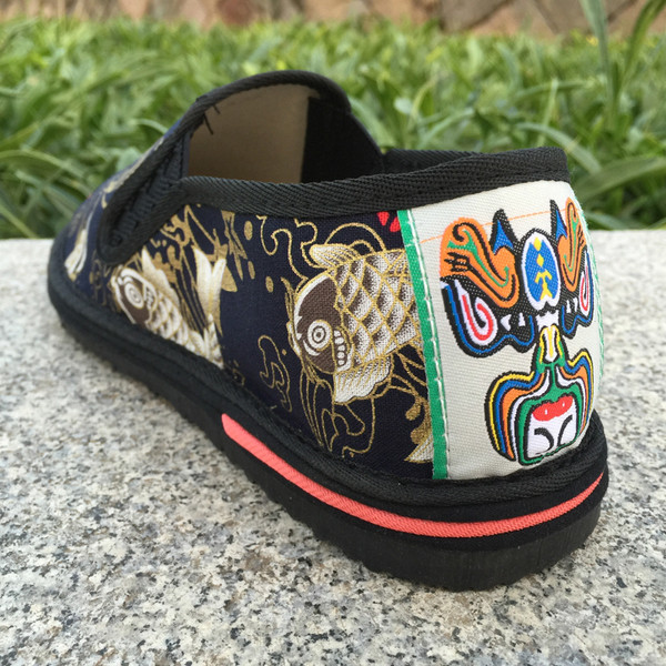 Спортно-ежедневни унисекс мокасини с равна подметка и с цветна бродерия в черен цвят,3 модела