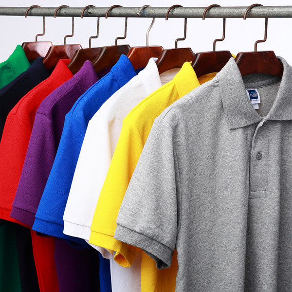 Bluză bărbătească simplă, sportivă și elegantă, cu mâneci scurte, guler și nasturi