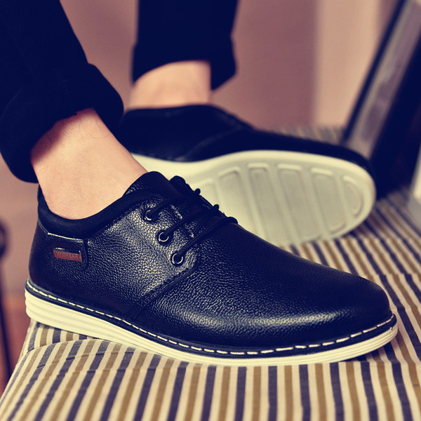 Pantofi controversați-eleganți de vară în trei culori