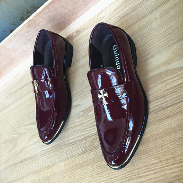 Pantofi barbatesti eleganti din piele lacuita model ascutit in mai multe culori