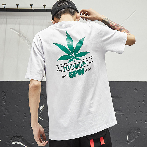 Tricou modern pentru bărbați cu aplicație colorată pe spate în alb și negru