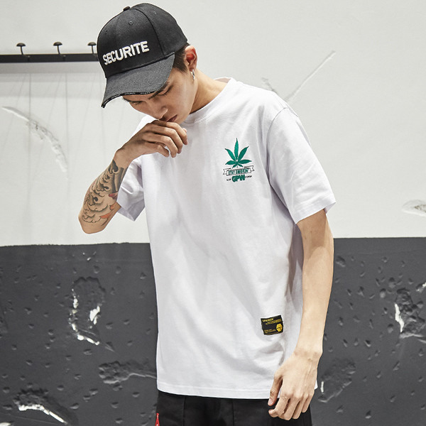 Tricou modern pentru bărbați cu aplicație colorată pe spate în alb și negru