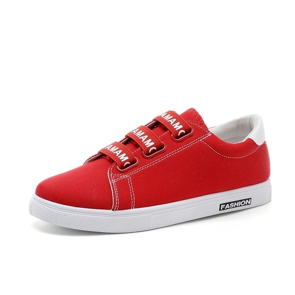 Tenisi sport pentru bărbați actuali cu autocolante și inscripție în trei culori