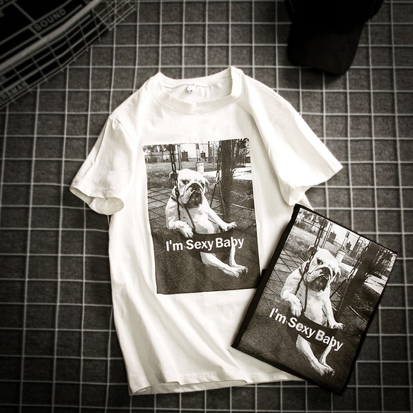 Μοντέρνο ανδρικό μπλουζάκι με πολύχρωμη εκτύπωση σε λευκό και μαύρο χρώμα