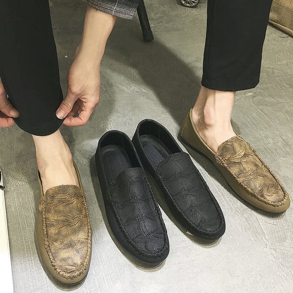 Πολλά νέα και διαφορετικά μοντέλα ανδρικά μοκασίνια σε διάφορα χρώματα