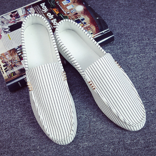 Σύγχρονα ανδδρικά μοκασίνια κατάλληλα για καθημερινή ζωή, δύο μοντέλα σε δύο χρώματα