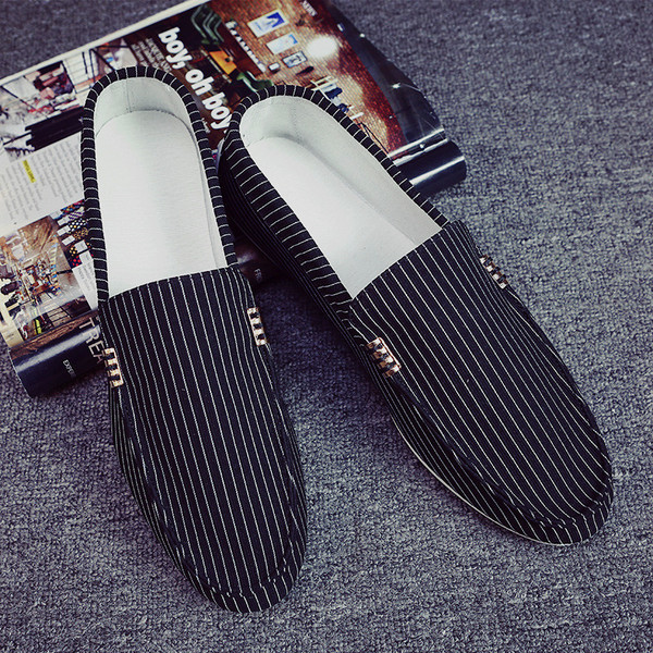 Σύγχρονα ανδδρικά μοκασίνια κατάλληλα για καθημερινή ζωή, δύο μοντέλα σε δύο χρώματα