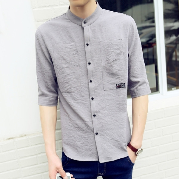 Cămașă bărbătească elegantă cu mâneci 3/4 cu buzunare în alb și gri