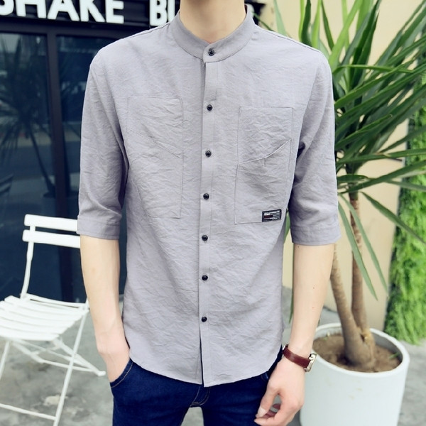 Cămașă bărbătească elegantă cu mâneci 3/4 cu buzunare în alb și gri