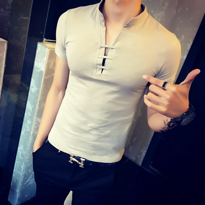 Modern férfi karcsú póló V-alakú gallérral több színben
