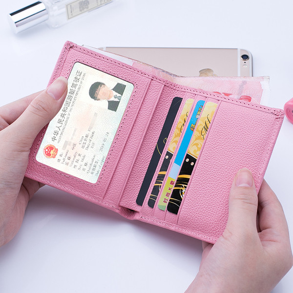 Portofel mic de dama cu inscriptie in mai multe culori