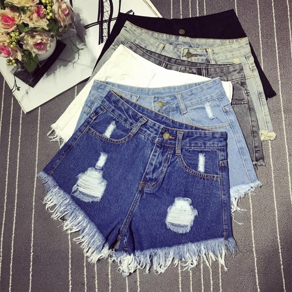 Модерни дамски къси дънки с разкъсани мотиви в различни цветове